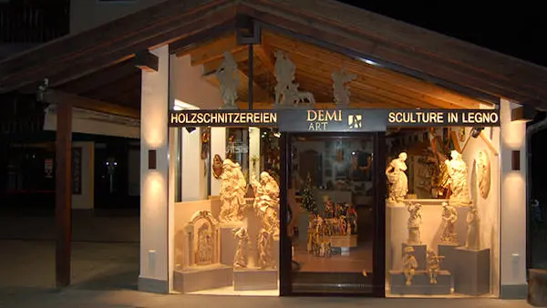 Das neue Geschäft von Demi Art wurde eröffnet. 