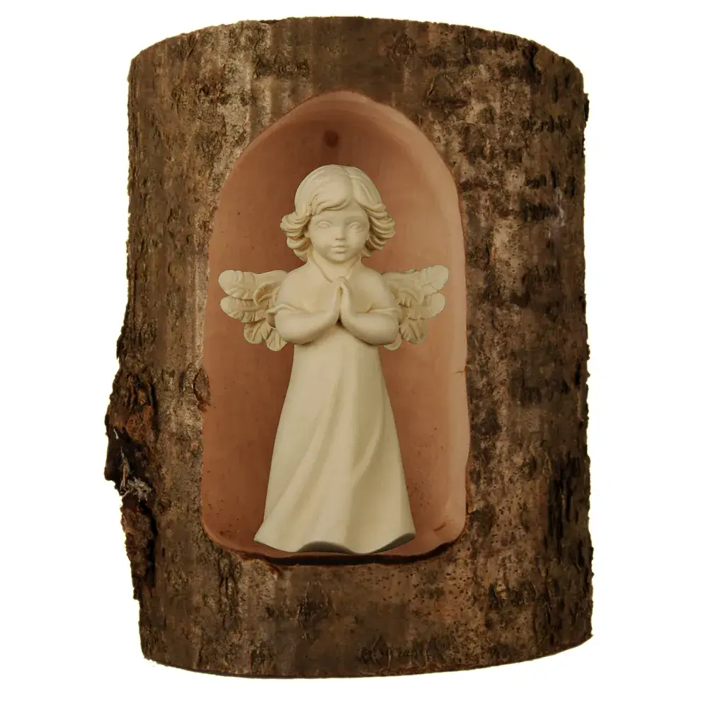 Angelo Mary nel tronco d`albero