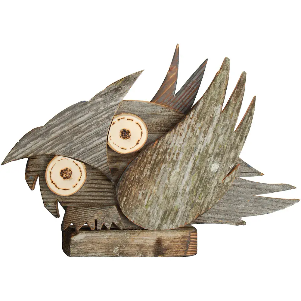 Búho de madera vieja derecha