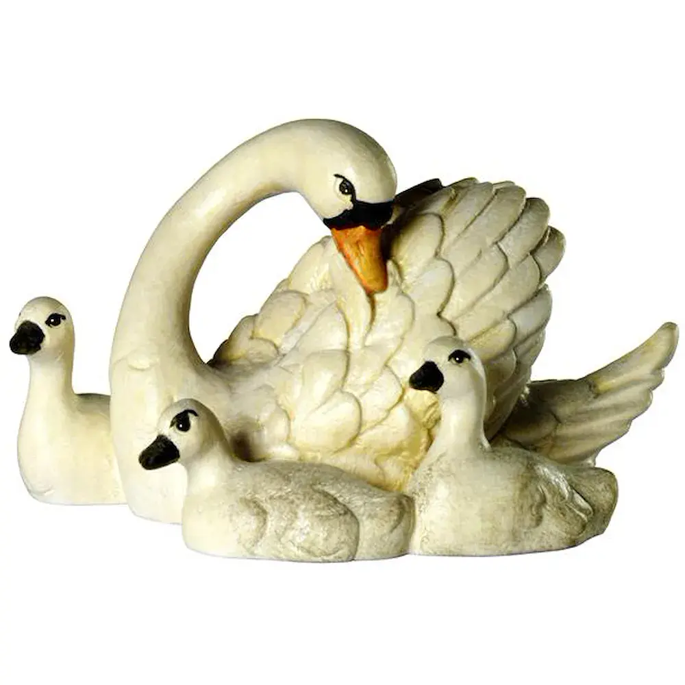Cigno con 3 piccoli