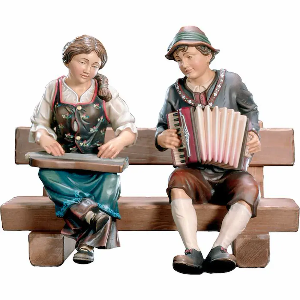 Músicos de acordeón y cítara en un banco