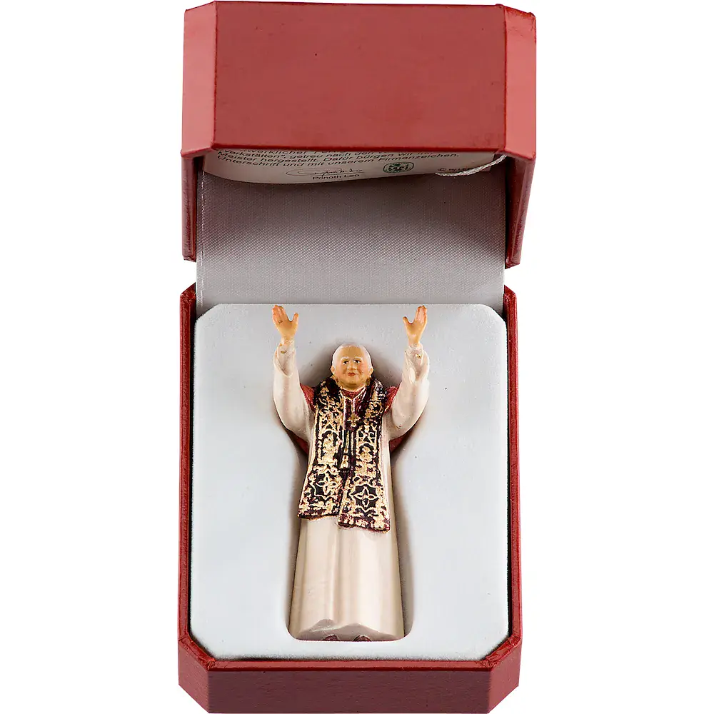 Benedicto XVI con el estuche