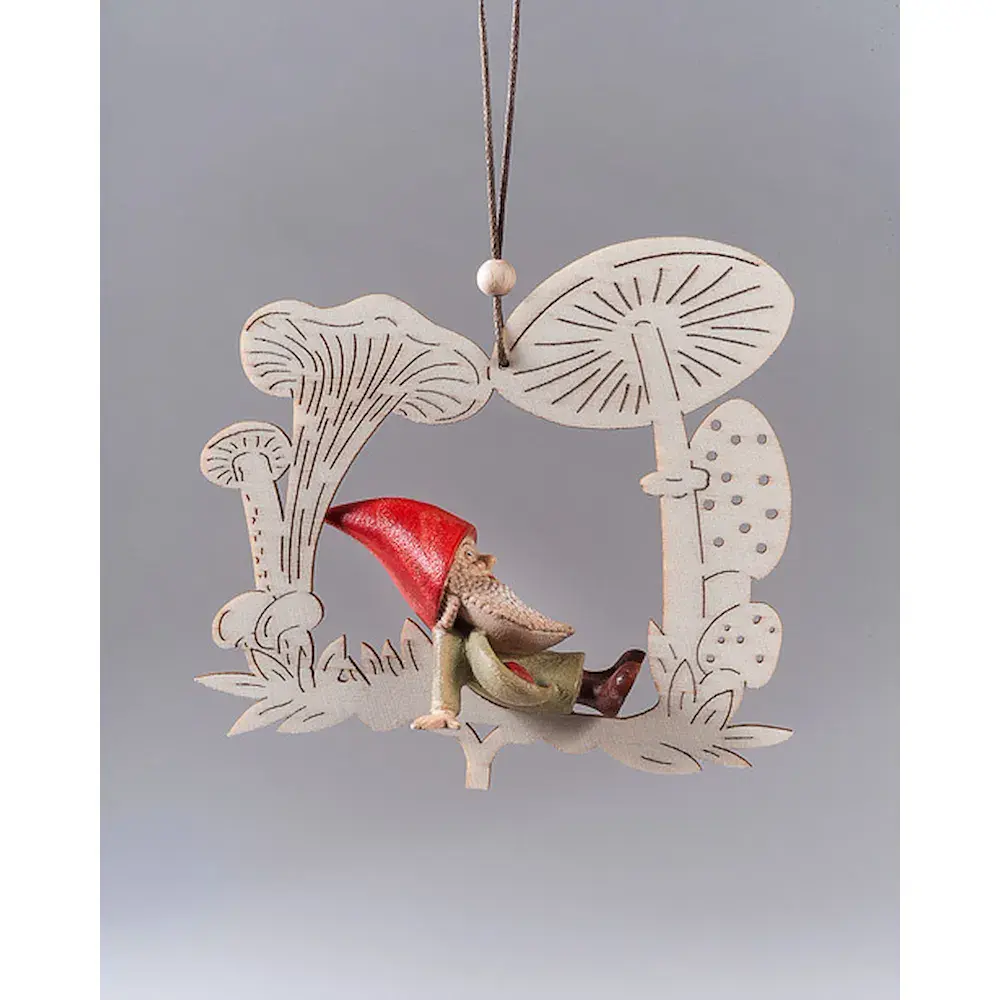 Enanito con latidos y ornamento