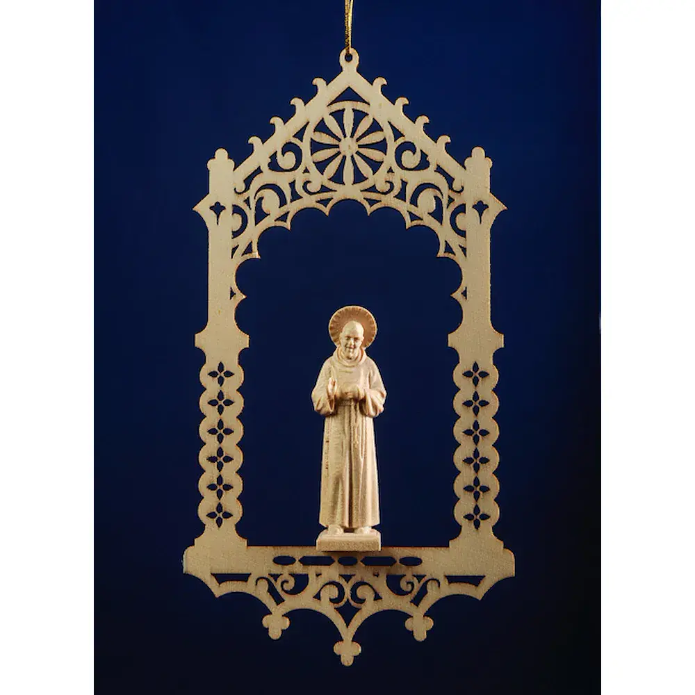 Padre Pío en celdilla de madera