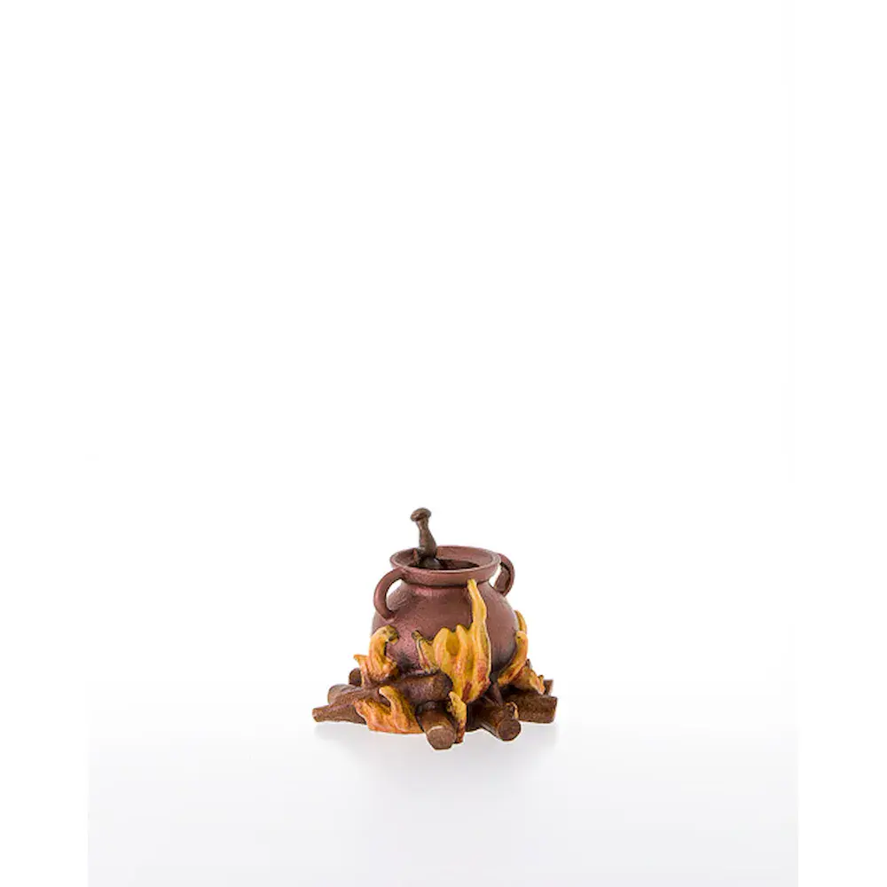 Hervidor de cobre sobre el fuego
