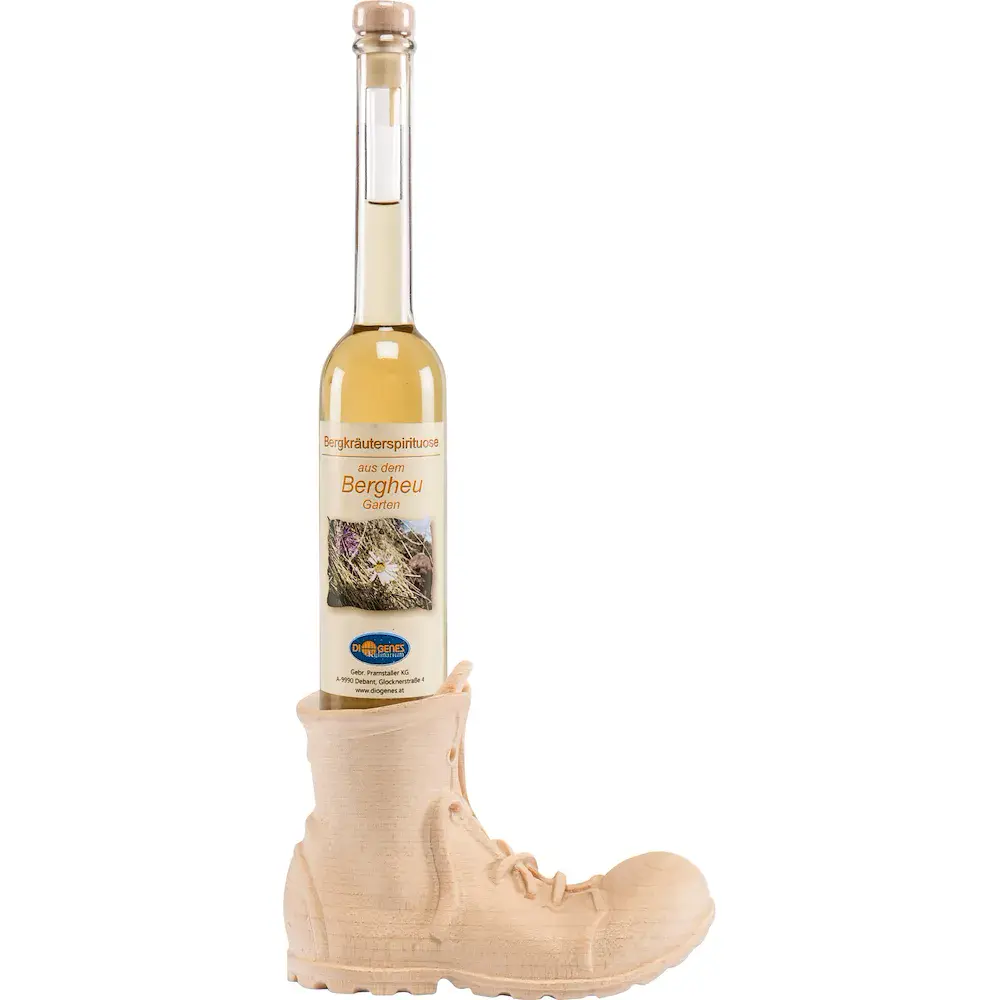 Scarpone con bottiglia di grappa