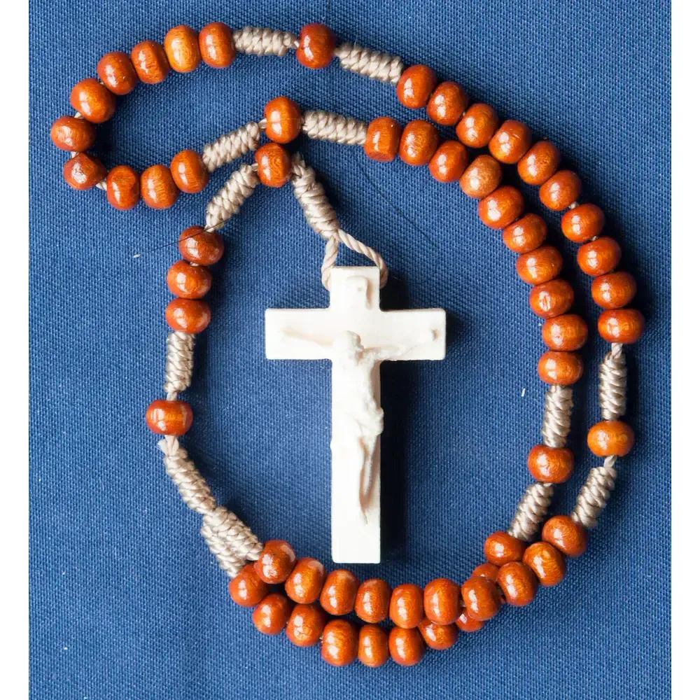 Rosary with barocque cross 3,6cm maple wood