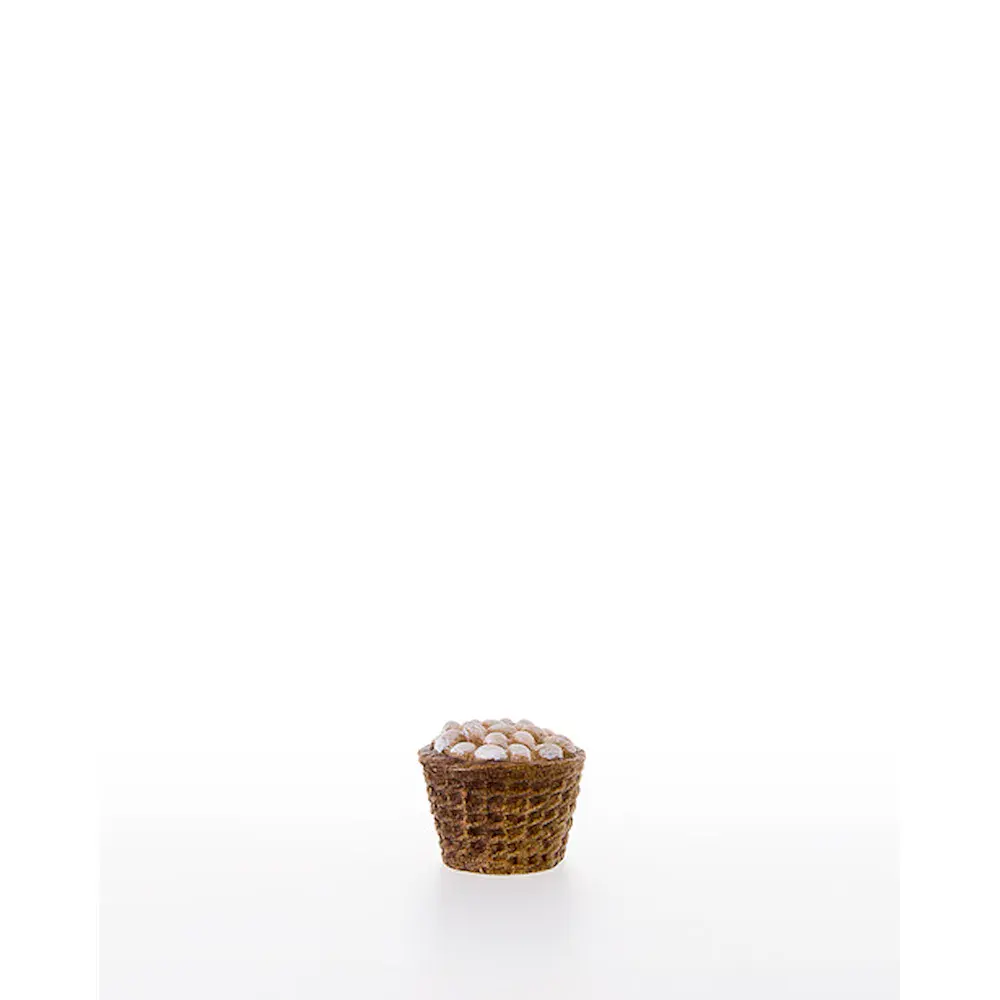 Basket with eggs