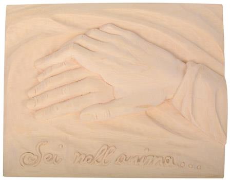 Relief mit Händen