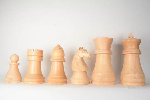 Schachfiguren und Dame